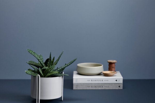 Woud - Pidestall flowerpot