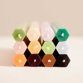 Hay lys og lysestager