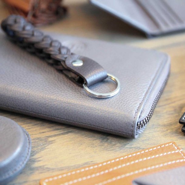 Flettet n�glering i l�der - chocolate