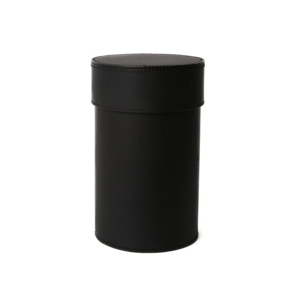 Cylinderbeholder til briketter i lder - sort med sorte syninger