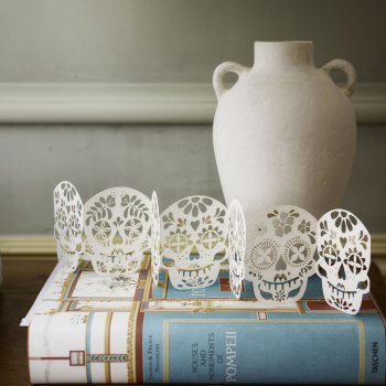 Bungalow Halloween bordguirlande - Skulls 65cm