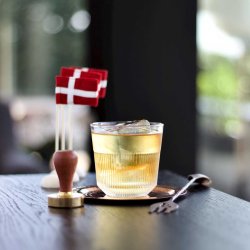 Dannebrog mini bordflag med egetrsfod - 3 stk