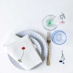 Flora servietter i flagdug 6 stk - broderede blomster 