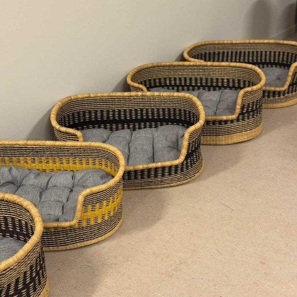 Hundekurv i naturflet med pude - natur/sort