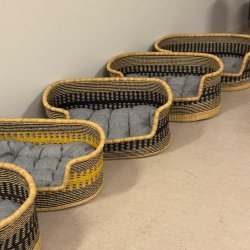 Hundekurv i naturflet med pude str small - natur/sort/gul