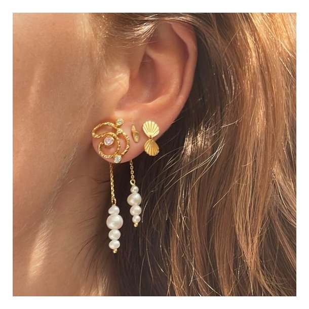 Stine A rering -  Petit pearl berries behind ear gold