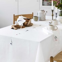 Flora dug i flagdug med broderede vilde blomster 