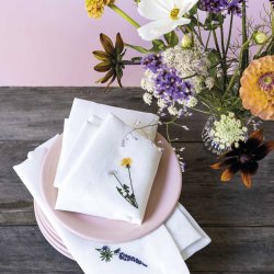 Flora servietter i flagdug 6 stk - broderede blomster 