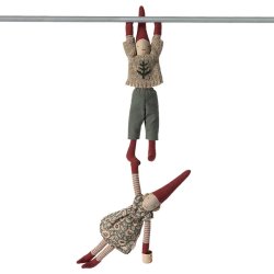 Maileg kravlenisse med magneter - pige i grblomstret kjole