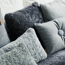 Shepherd lammeskindspude 40x40cm - stone